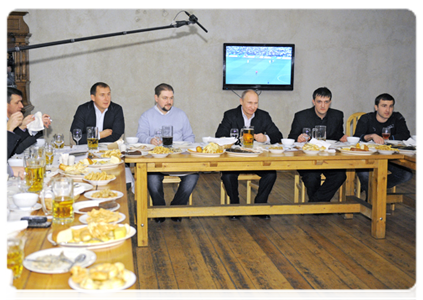 Vladimir Putin holds informal meeting with sports fans