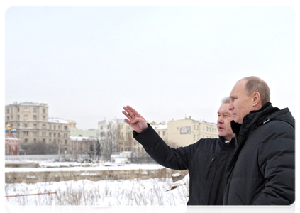 Prime Minister Vladimir Putin and Moscow Mayor Sergei Sobyanin inspect the construction site at the demolished Rossiya Hotel