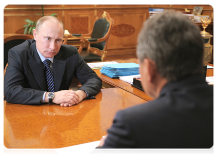 Председатель Правительства Российской Федерации В.В.Путин провёл рабочую встречу с министром Российской Федерации по делам гражданской обороны, чрезвычайным ситуациям и ликвидации последствий стихийных бедствий С.К.Шойгу