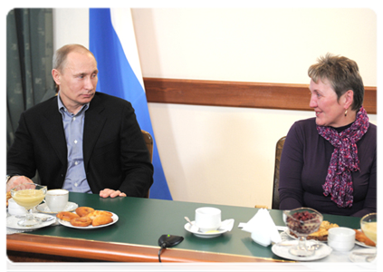 Председатель Правительства Российской Федерации В.В.Путин встретился с вдовами шахтеров, погибших при взрыве на шахте «Распадская»