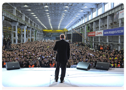Prime Minister Vladimir Putin speaking at a Popular Front rally