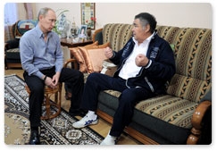 Председатель Правительства Российской Федерации В.В.Путин навестил губернатора Кемеровской области А.Г.Тулеева, который проходит послеоперационную реабилитацию