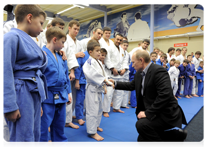 Председатель Правительства Российской Федерации В.В.Путин посетил региональный центр дзюдо в городе Кемерово, где побывал на тренировке юных дзюдоистов