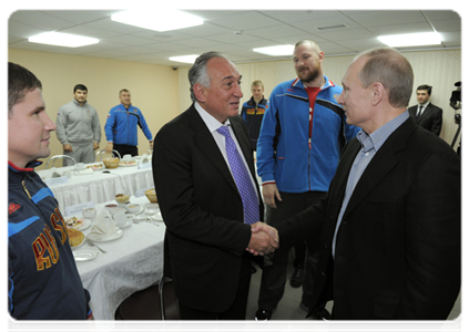 Председатель Правительства Российской Федерации В.В.Путин посетил региональный центр дзюдо в городе Кемерово, где побеседовал с членами российской сборной по дзюдо