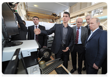 Prime Minister Vladimir Putin visits the Institute of Non-Destructive Testing at Tomsk Polytechnic University