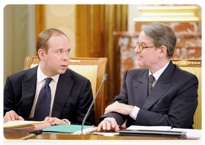 Minister and Chief of the Government Staff Anton Vaino and Minister of Culture Alexander Avdeyev at a Government meeting