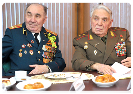 Vladimir Moroz, member of the Council of Heroes of the Soviet Union and the Russian Federation and Full Cavaliers of the Order of Glory of St Petersburg , and Boris Belyavsky, honorary chairman of the Council of Heroes of the Soviet Union and the Russian Federation and Full Cavaliers of the Order of Glory of St Petersburg
