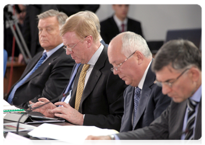 Russian Railways President Vladimir Yakunin, Rusnano Board Chairman Anatoly Chubais and Director General of the Russian Technologies State Corporation Sergei Chemezov at a meeting of the Government Commission on High Technology and Innovation