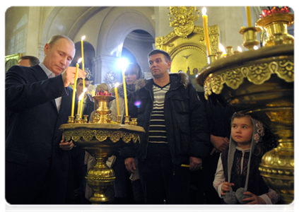Председатель Правительства Российской Федерации В.В.Путин присутствовал на Рождественском богослужении в Спасо-Преображенском соборе Санкт-Петербурга