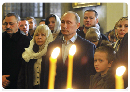 Председатель Правительства Российской Федерации В.В.Путин присутствовал на Рождественском богослужении в Спасо-Преображенском соборе Санкт-Петербурга