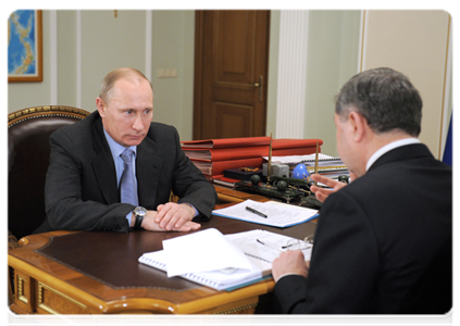 Prime Minister Vladimir Putin meeting with Kaluga Region Governor Anatoly Artamonov