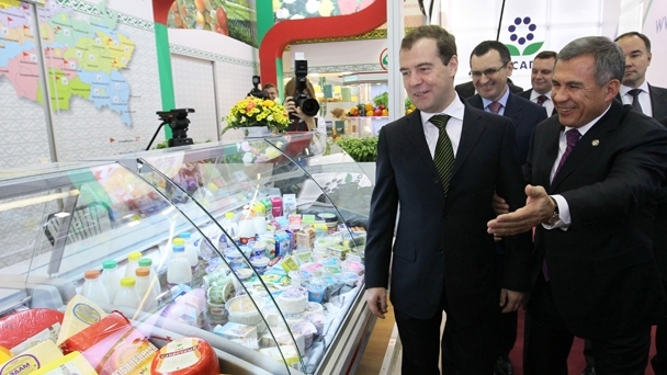 Dmitry Medvedev visiting the Golden Autumn 2012 Russian Agro-Industrial Exhibition