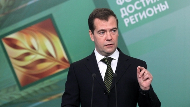 Dmitry Medvedev handing out state awards to agricultural industry workers