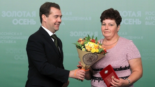 Dmitry Medvedev handing out state awards to agricultural industry workers