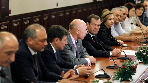 Дмитрий Медведев посетил Дагестанскую государственную медицинскую академию, где принял участие в заседании учёного совета