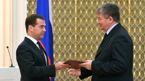 Presentation of 2011 Government award in the field of quality to First Deputy General Designer, Deputy General Director for Quality at the Academician V.P. Makeyev State Rocket Centre Yuri Telitsyn