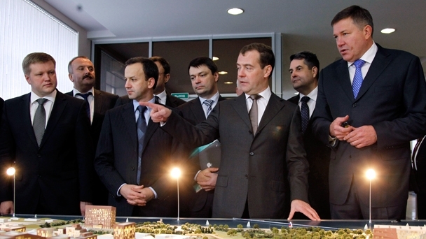 Dmitry Medvedev viewing scale models of a residential housing construction project and a bridge over the Sheksna River