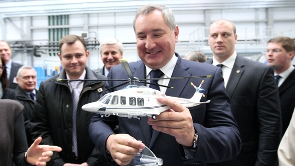 Deputy Prime Minister Dmitry Rogozin visiting the National Helicopter Manufacturing Centre in Tomilino, Moscow Region