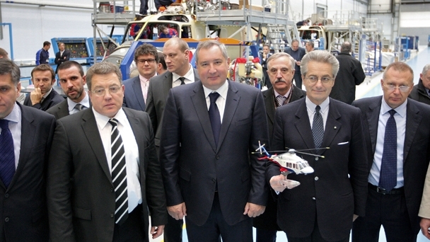 Deputy Prime Minister Dmitry Rogozin visiting the National Helicopter Manufacturing Centre in Tomilino, Moscow Region