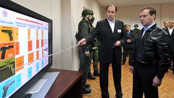 Дмитрий Медведев посетил Центральный научно-исследовательский институт точного машиностроения