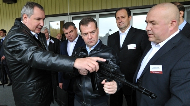 Дмитрий Медведев посетил Центральный научно-исследовательский институт точного машиностроения