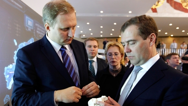 Dmitry Medvedev visits the exhibition at the First National Convention of Russian Doctors