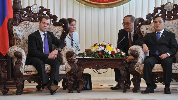 A meeting with Laotian Prime Minister Thongsing Thammavong