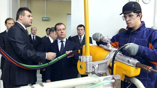 Dmitry Medvedev visiting the Personnel Training and Re-training Centre for the Auto-Making Industry in Kaluga during his working trip to the city