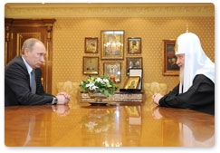 Председатель Правительства Российской Федерации В.В.Путин поздравил Патриарха Московского и всея Руси Кирилла с трехлетней годовщиной его интронизации