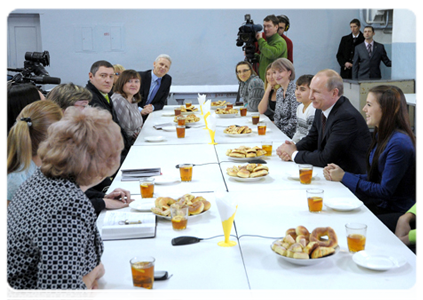 Prime Minister Vladimir Putin visits Secondary School No. 7 and meets with the school council