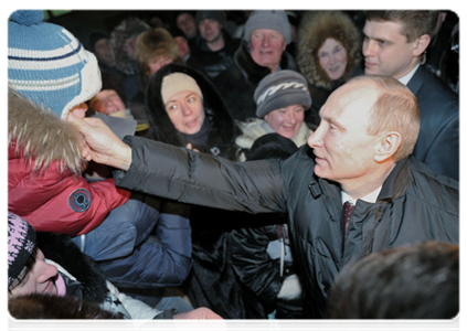 Prime Minister Vladimir Putin visits Secondary School No. 7 and talks with local residents