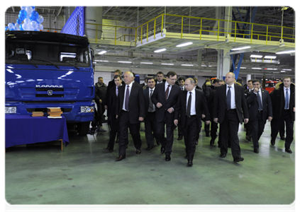 Председатель Правительства Российской Федерации В.В.Путин посетил автомобильный завод – ОАО «КамАЗ», где принял участие в церемонии схода с конвейера 2-миллионного грузовика