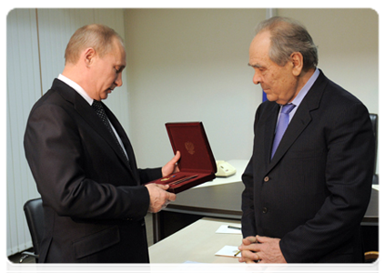 Prime Minister Vladimir Putin awarded the Medal of Pyotr Stolypin to former president of Tatarstan Mintimer Shaimiyev