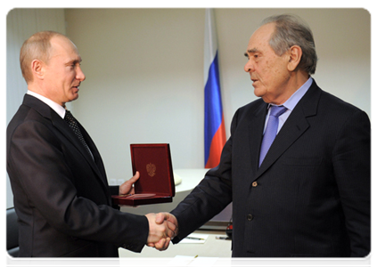 Prime Minister Vladimir Putin awarded the Medal of Pyotr Stolypin to former president of Tatarstan Mintimer Shaimiyev