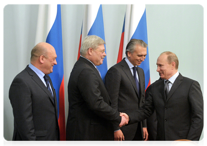 Prime Minister Vladimir Putin attends the signing ceremony for the partnership agreement to develop Tom Football Club