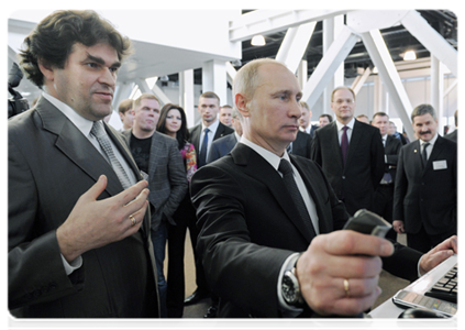 Prime Minister Vladimir Putin visiting the Novosibirsk Academic Town Technology Park where he examined displays of resident companies