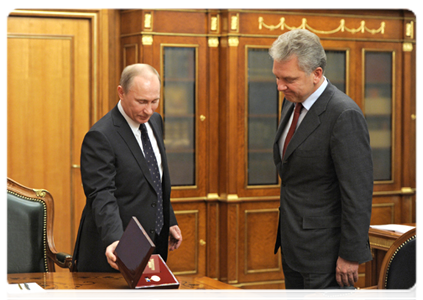 Prime Minister Vladimir Putin presents the Pyotr Stolypin Medal to Viktor Khristenko, Chairman of the Eurasian Economic Commission’s Board