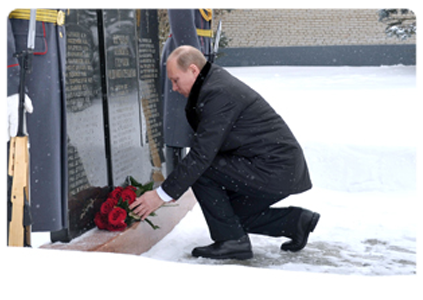 Prime Minister Vladimir Putin lays flowers at fallen heroes memorial during visit to 5th Guards Tamanskaya Separate Motorised Brigade