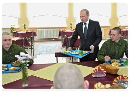 Prime Minister Vladimir Putin has lunch with soldiers of Tamanskaya Brigade and speaks with them about military service