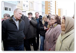 Председатель Правительства Российской Федерации В.В.Путин осмотрел новостройку, в которую переселяют жильцов частично обрушившегося дома в Астрахани