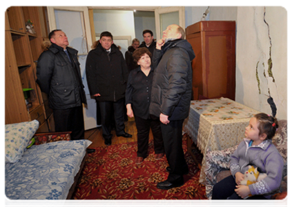 Prime Minister Vladimir Putin arrived in the town of Roza, where he inspected a flat in a dilapidated residential building