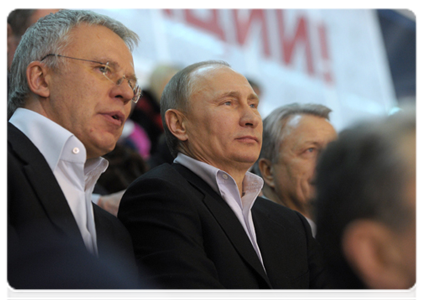 Prime Minister Vladimir Putin and President of the Far East division of the Russian Amateur Hockey League Vyacheslav Fetisov
