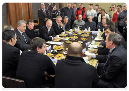 Following the match, Prime Minister Vladimir Putin met with leaders of the Russian Amateur Hockey League