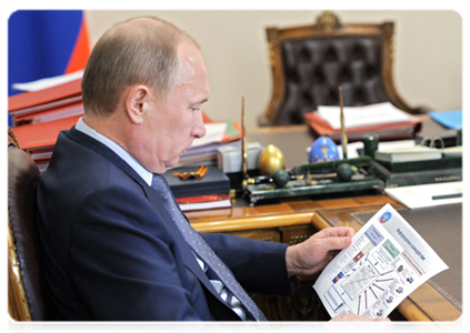 Prime Minister Vladimir Putin meets with Federal Taxation Service head Mikhail Mishustin