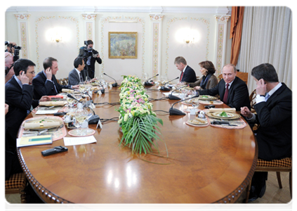 Накануне вечером Председатель Правительства Российской Федерации В.В.Путин встретился с главными редакторами ведущих иностранных изданий