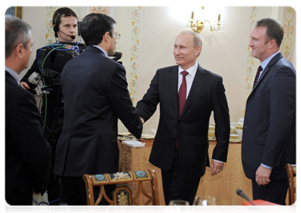 Накануне вечером Председатель Правительства Российской Федерации В.В.Путин встретился с главными редакторами ведущих иностранных изданий