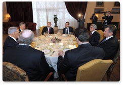 Председатель Правительства Российской Федерации В.В.Путин принял участие в беседе глав государств–членов ЕврАзЭС, прошедшей в неформальной обстановке в одном из подмосковных ресторанов