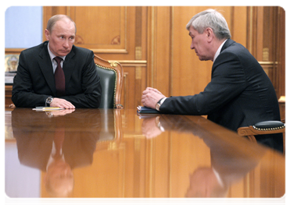 Prime Minister Vladimir Putin and Federal Financial Monitoring Service Head Yury Chikhanchin