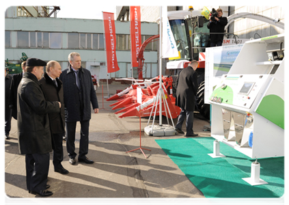 Prime Minister Vladimir Putin inspects agricultural machinery