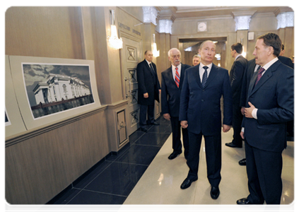 Prime Minister Vladimir Putin visiting the Koltsov Academic Drama Theatre in Voronezh, where a major renovation is nearing completion